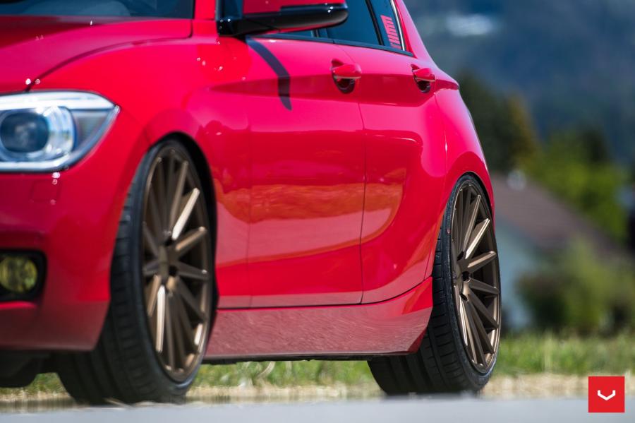 Детали экстерьера BMW 1-Series on Vossen Wheels (VFS2) 2017 года  (фото 25 из 26)